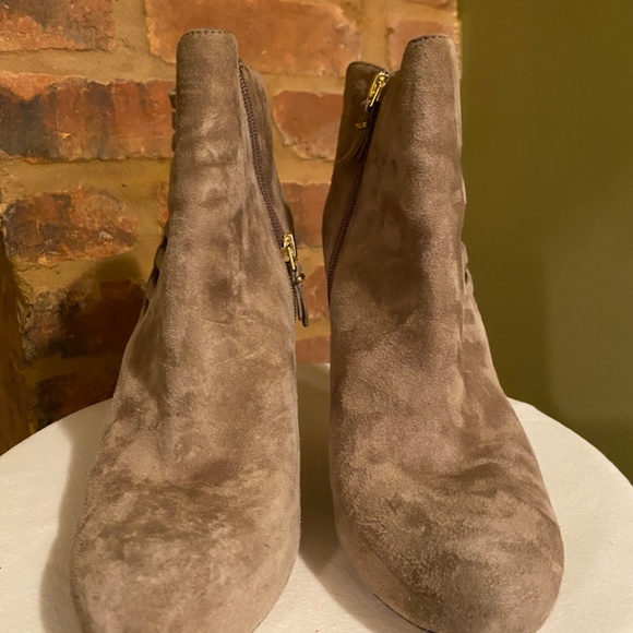 Via Spiga | Taupe Suede Booties, Stiletto Heel, Platform Toe, Size 10 - Picture 5 of 12